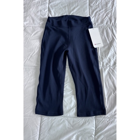 New Lululemon Groove HR Notched-Hem Crop 15" Size 6 Club Blue Workout NWT - Picture 1 of 12